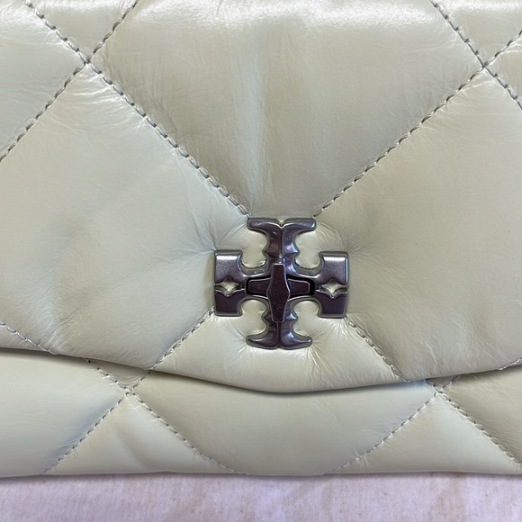 TORY BURCH KIRA DIAMOND QUILT CHAIN WALLET - Picture 6 of 8